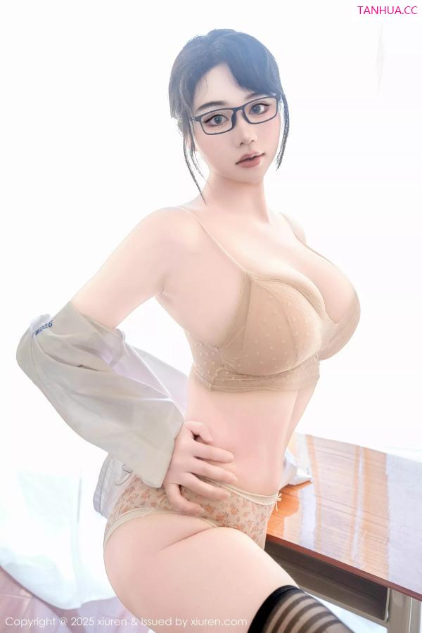   [XiuRen]高清写真图 2025.07.10 No.10530 汐汐爱吃草莓 学妹服饰第30张图片